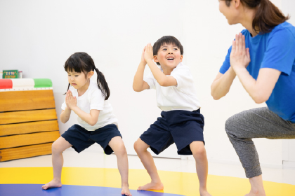 運動を楽しむ子供たち